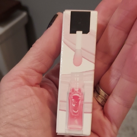 Laura Geller Fine Shine Glossy Lip Oil - Soft Pink - Picture 5 of 5